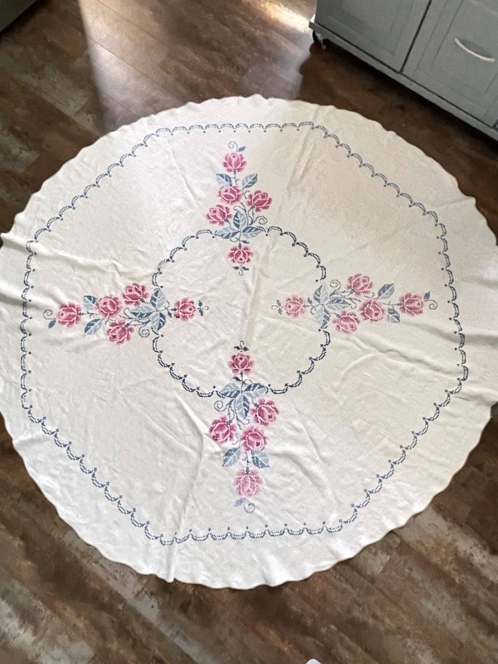 Vintage 64" Round Hand Embroidered Roses Linen Tablecloth Pink Blue